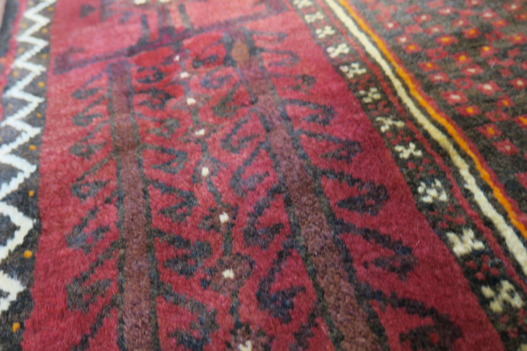 3'3'' x 5'9'' Persian Baluch Rug image 2
