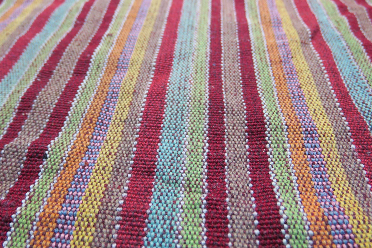 4' 10" x 7' 0" Persian Hamadan Rug image 0