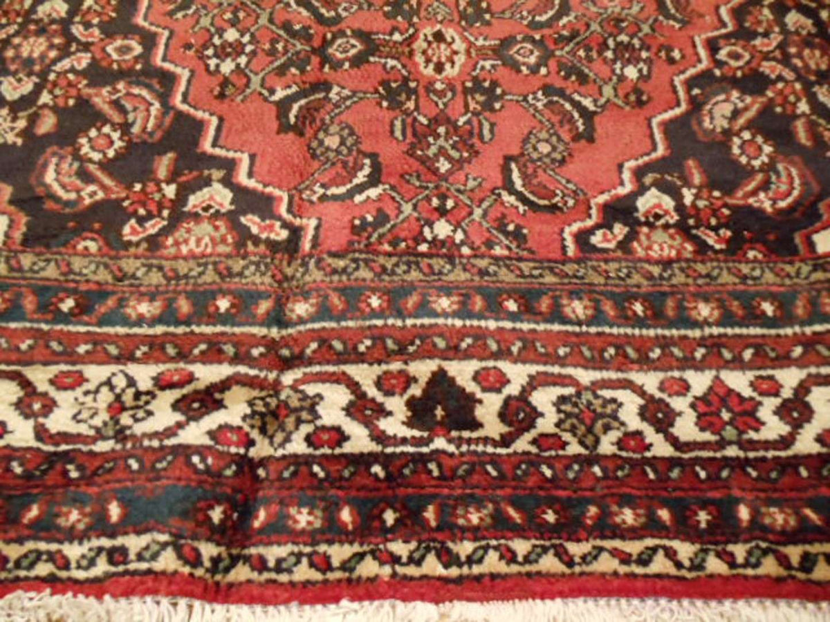 6' 9" x 10' 3" Persian Hosseinabad Rug image 2