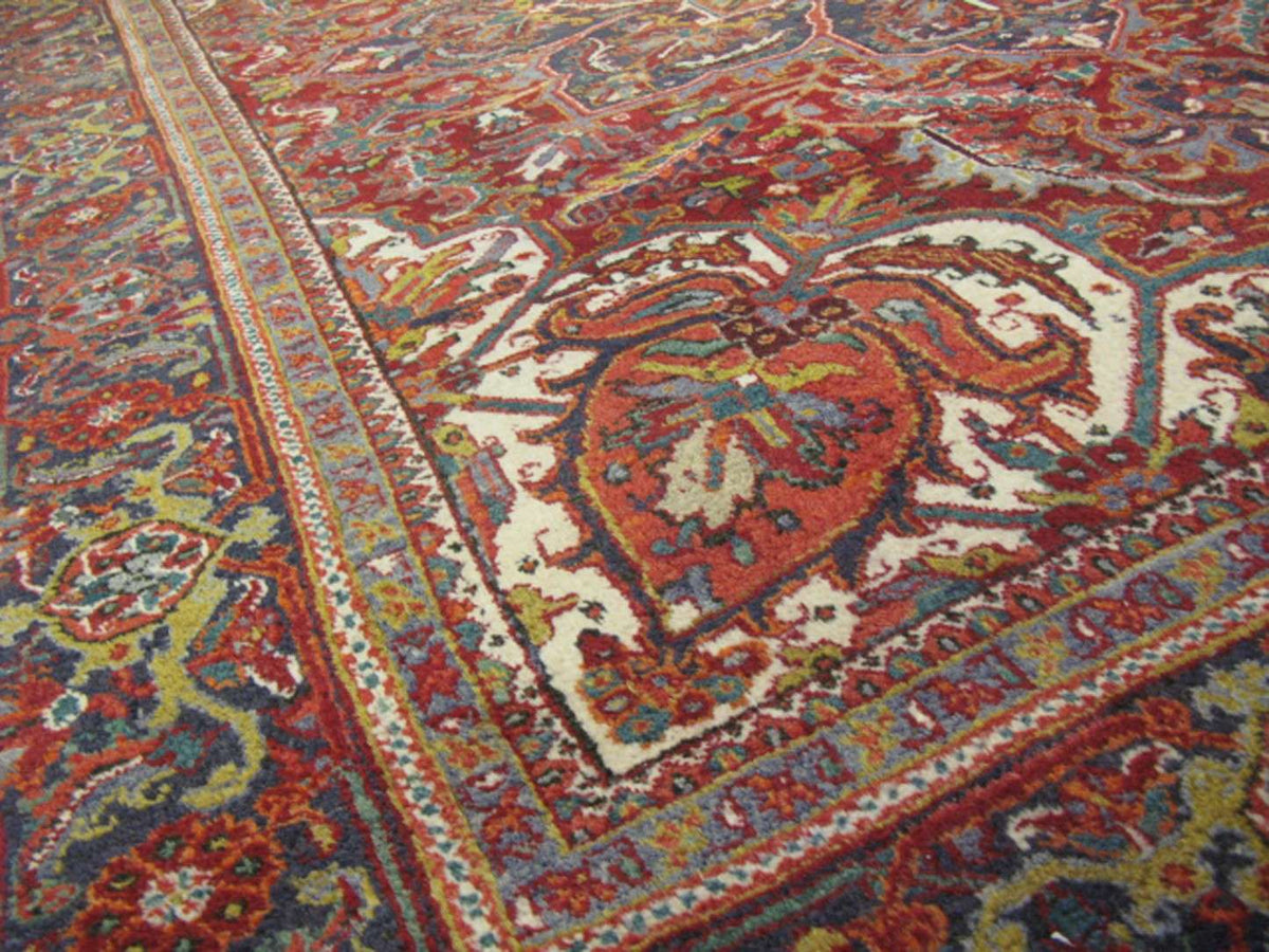 8' 0" x 11' 0" Persian Heriz Rug image 3