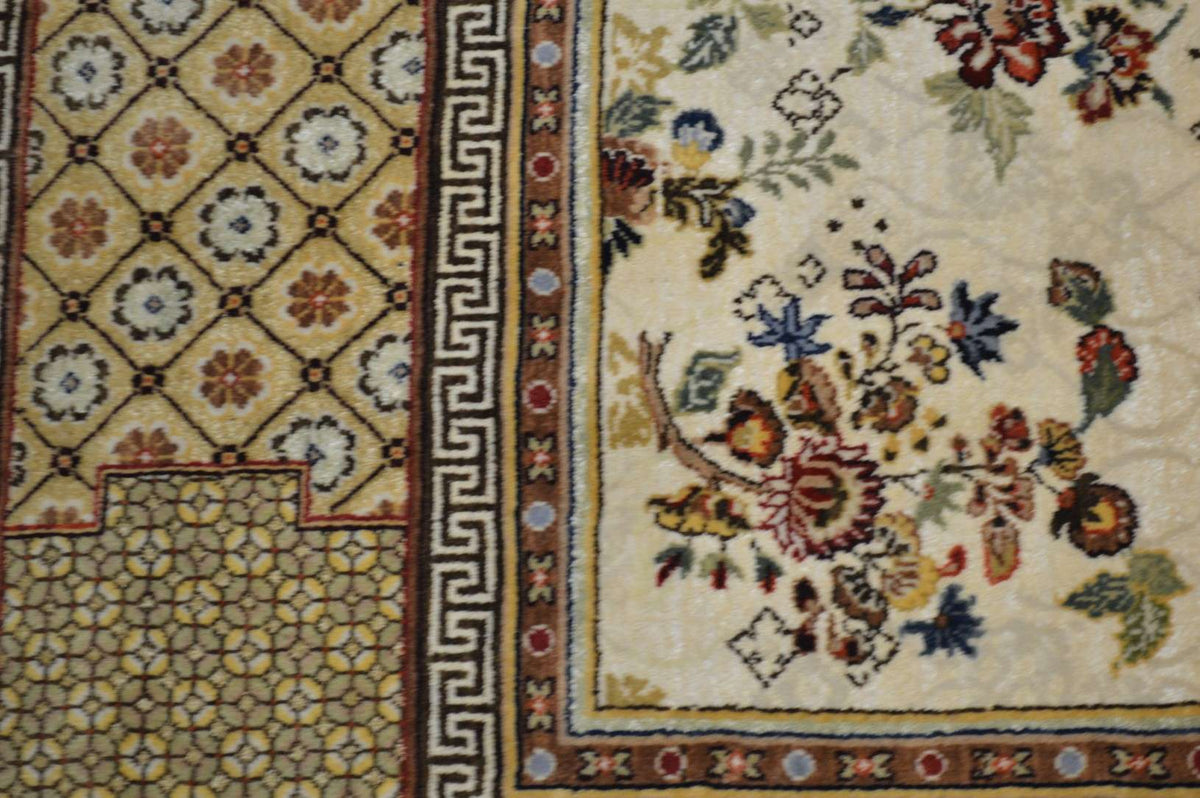 2' 5" x 3' 8" India Agra Rug image 5