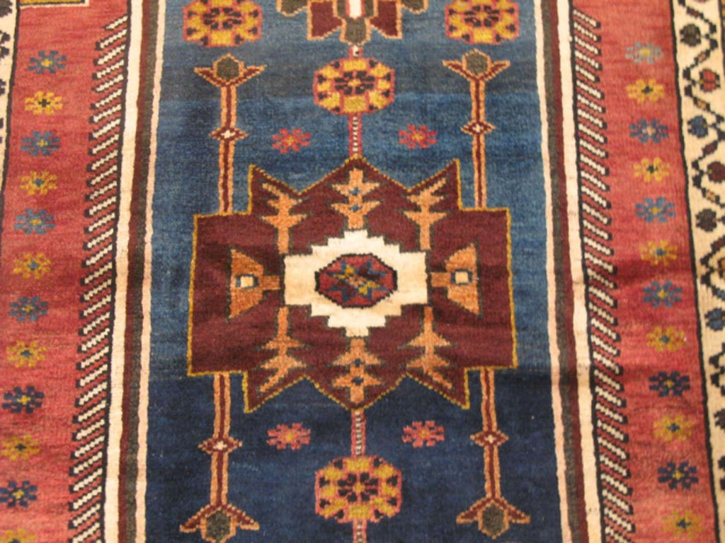 4' 5" x 6' 1" Persian Shahsavan Rug image 10