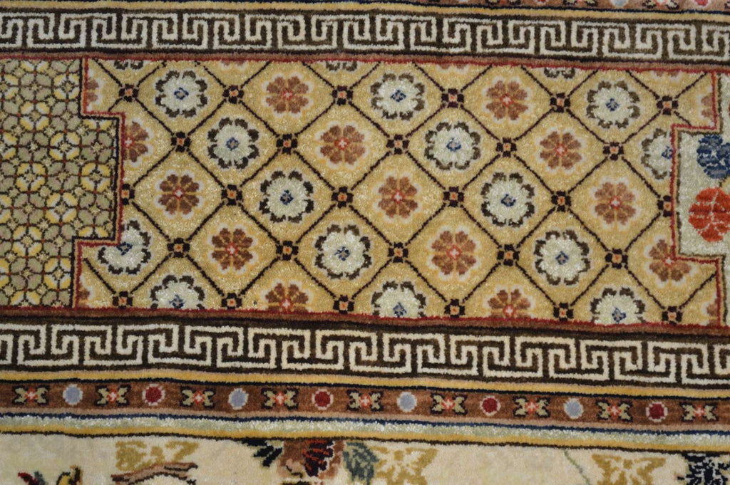 2' 5" x 3' 8" India Agra Rug image 7