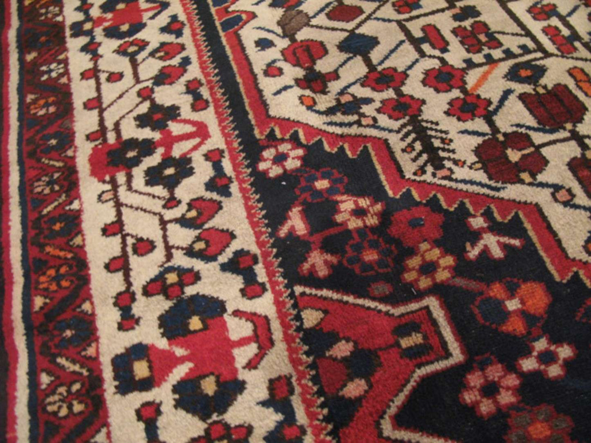 5' 1" x 10' 0" Persian Bakhtiari Rug image 3