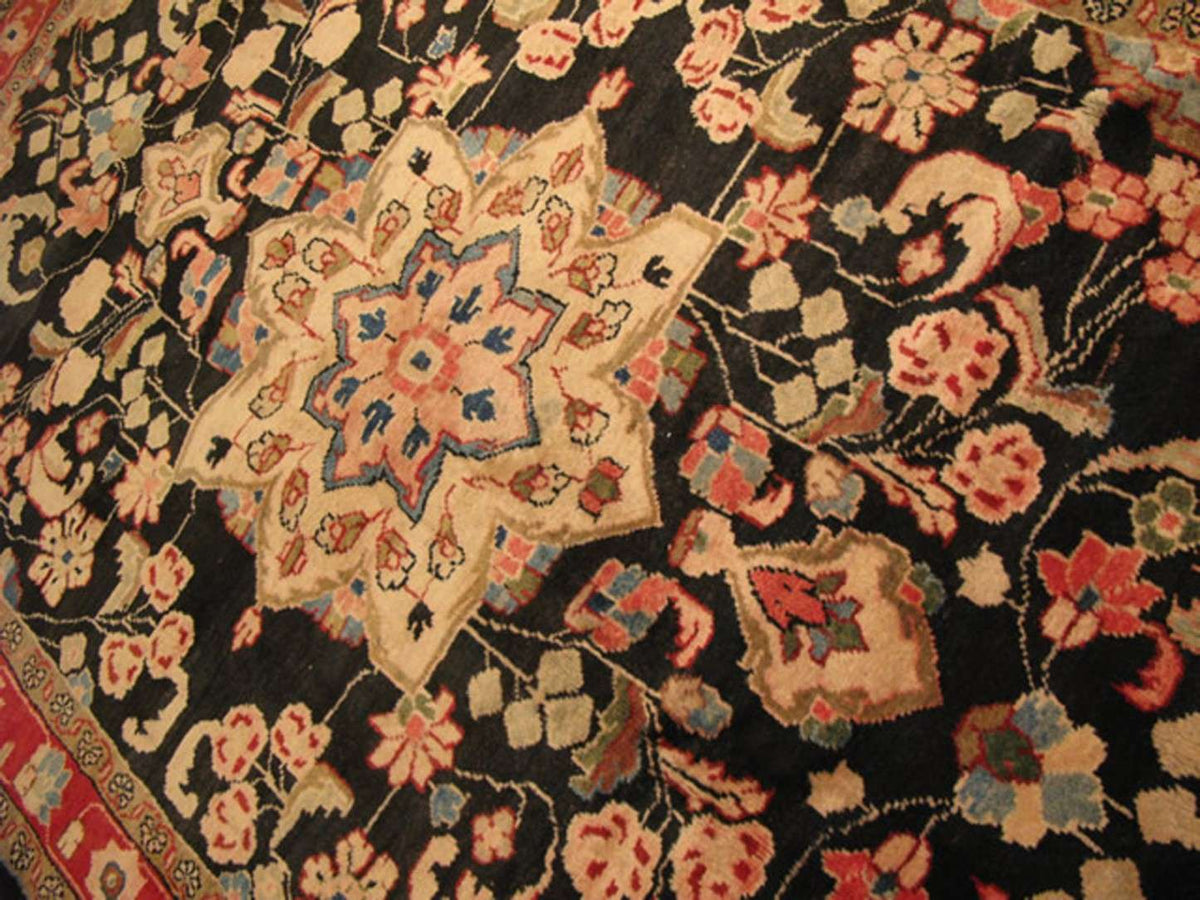 4' 9" x 7' 2" Persian Sarouk Rug image 3