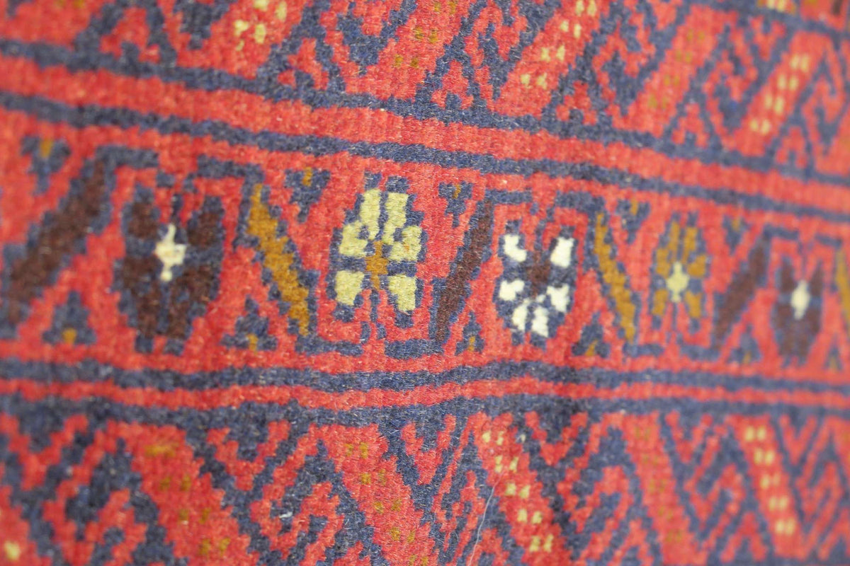 2' 9" x 5' 6" Persian Baluch Rug image 0