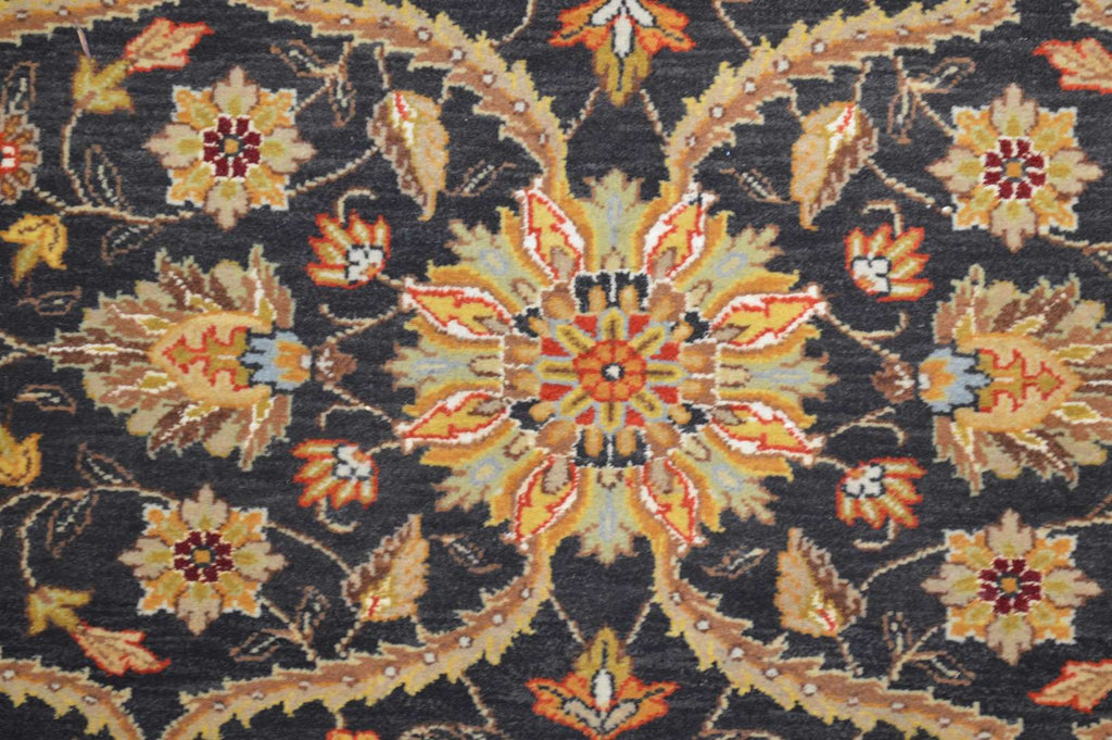 8' 2" x 9' 9" India Agra Rug image 3