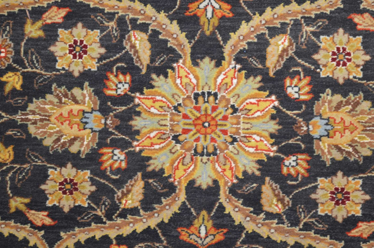 8' 2" x 9' 9" India Agra Rug image 3