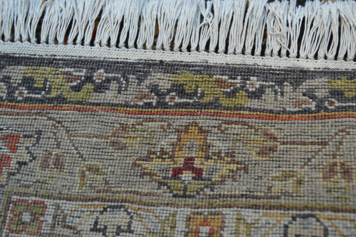 8' 2" x 9' 9" India Agra Rug image 12