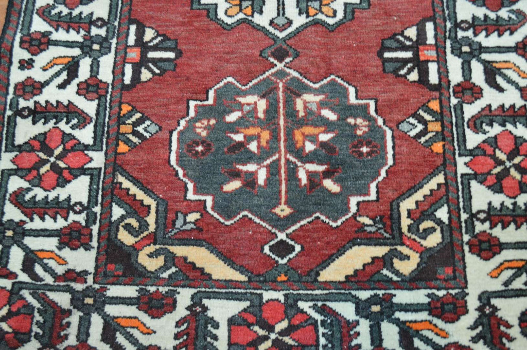 4' 1" x 6' 3" Persian Bakhtiari Rug image 4