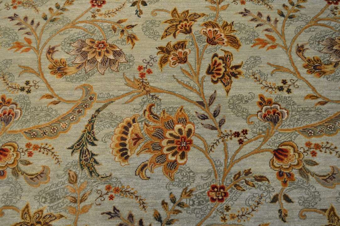 8' 3" x 10' 1" India Sultanabad Rug image 4