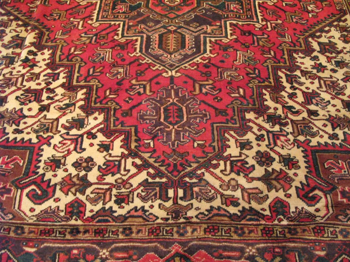 8' 0" x 10' 6" Persian Heriz Rug image 3