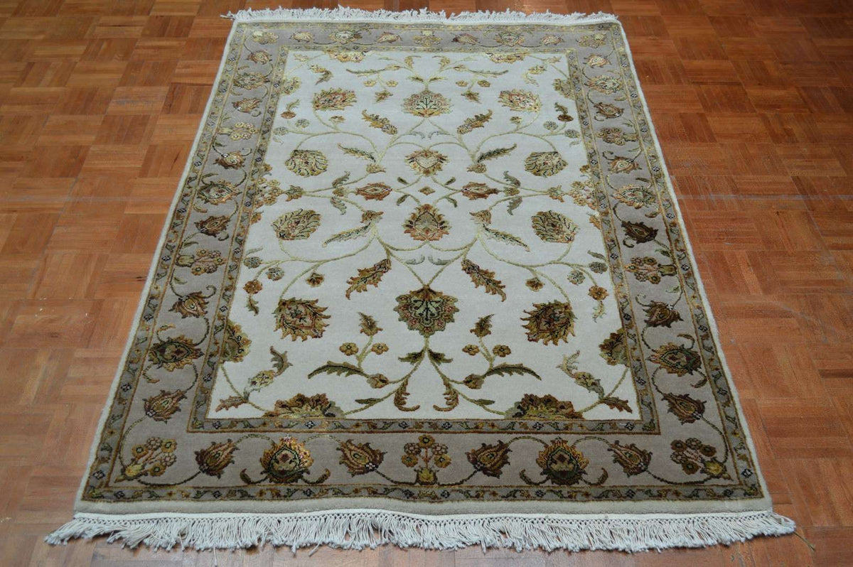 4' 1" x 6' 3" India Agra Rug image 1