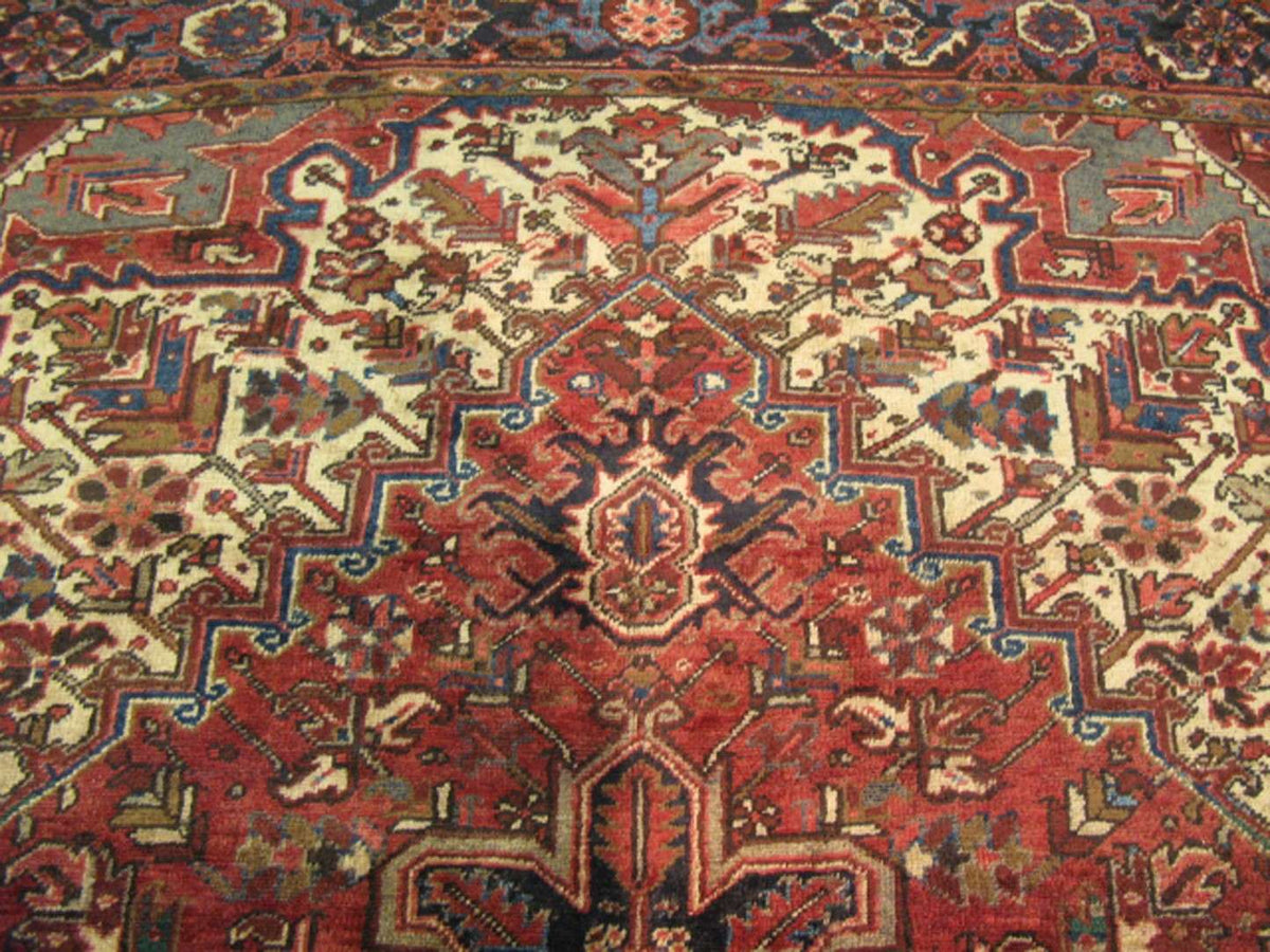 7' 0" x 10' 7" Vintage Heriz Rug image 6