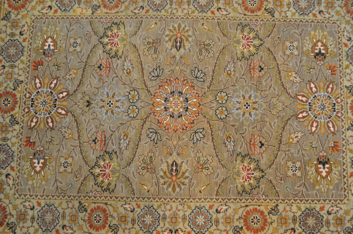 2' 6" x 3' 8" India Agra Rug image 4