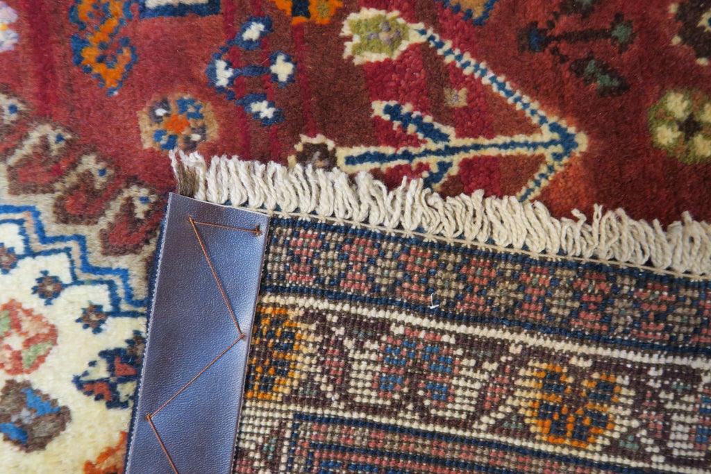 3' 7" x 4' 9" Persian Shiraz Rug image 8