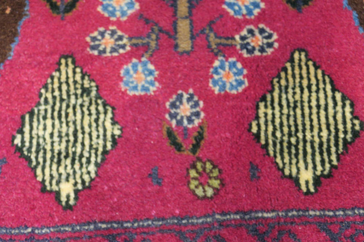 2' 9" x 1' 8" Persian Baluch Rug image 2
