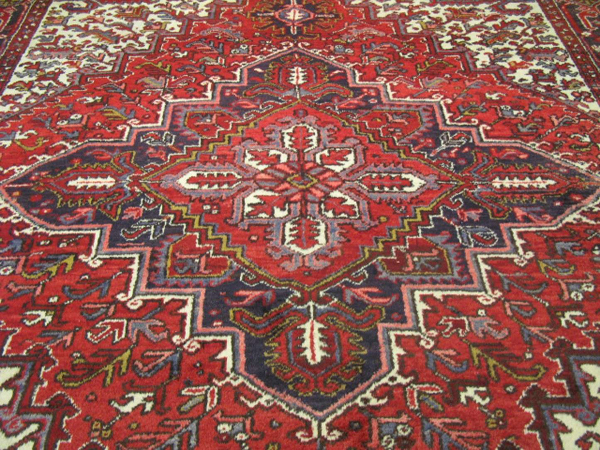 7' 9" x 10' 3" Persian Heriz Rug image 3