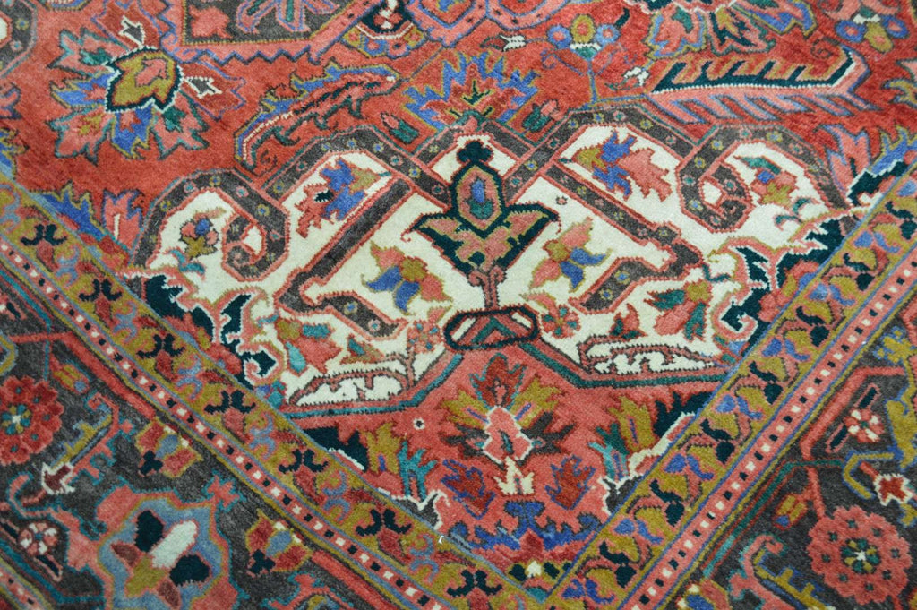 7' 7" x 11' 3" Persian Heriz Rug image 7