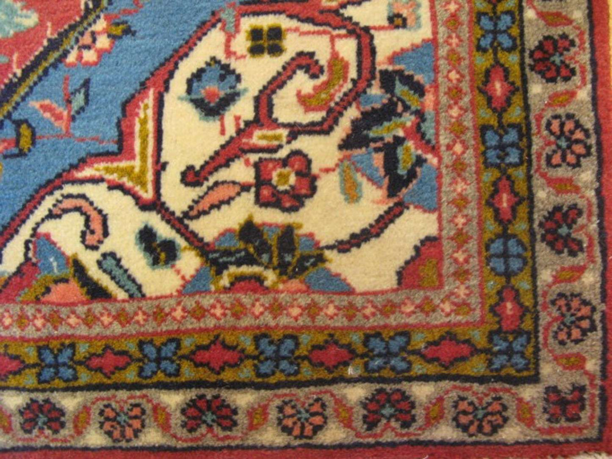 2' 6" x 3' 6" Persian Qum Rug image 3