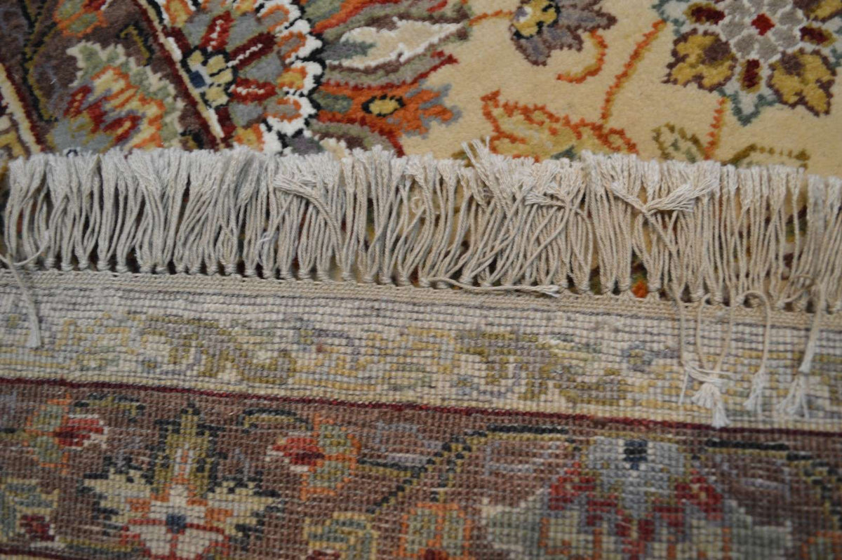7' 9" x 8' 1" India Agra Rug image 12