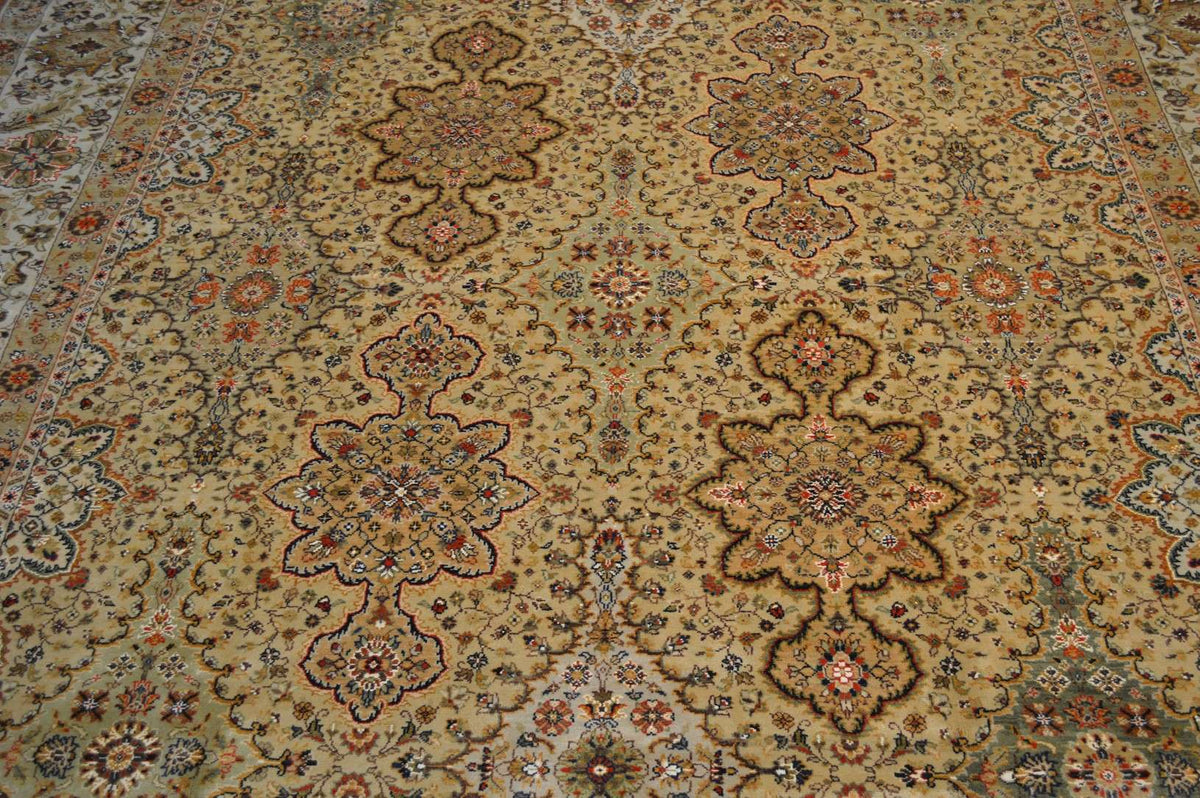 8' 1" x 10' 1" India Agra Rug image 2