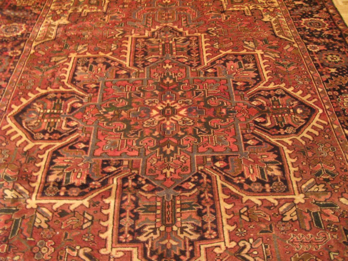 7' 9" x 11' 1" Persian Heriz Rug image 5
