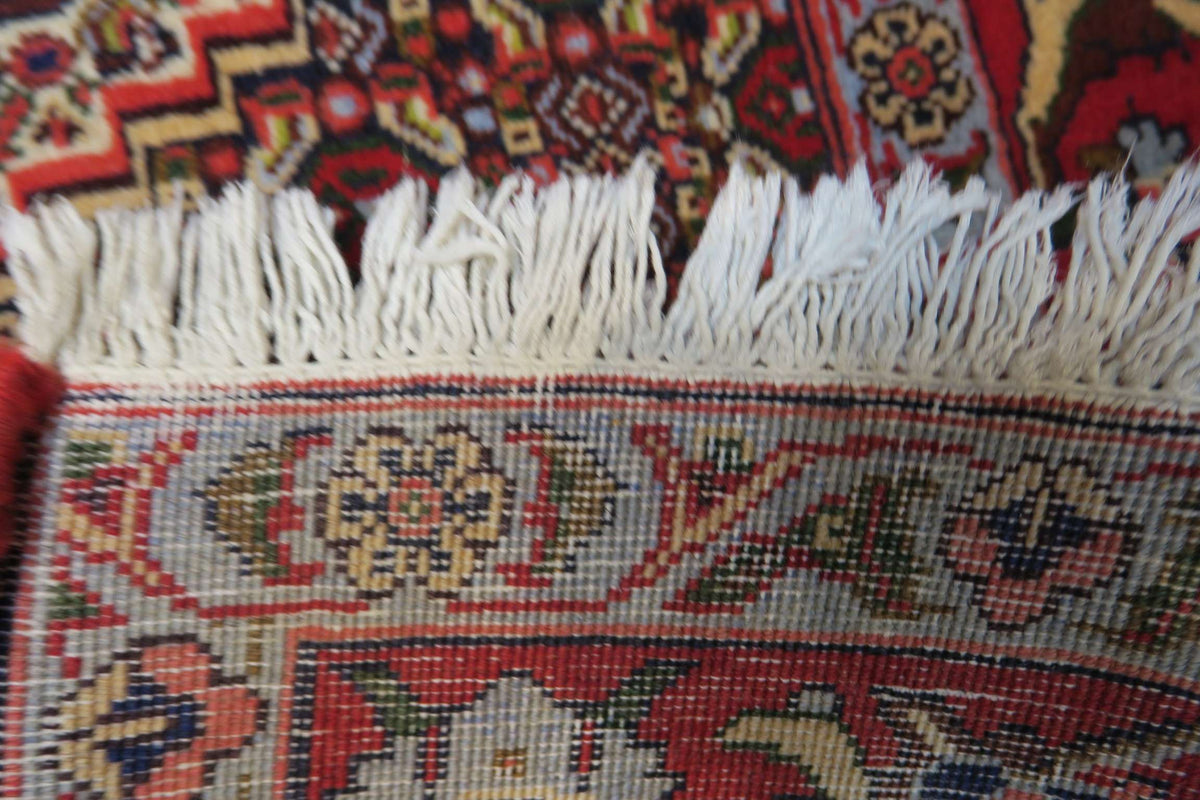 4' 2" x 5' 2" Persian Sanandaj Rug image 5