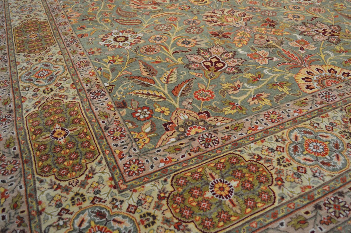 5' 9" x 9' 4" India Sultanabad Rug image 2