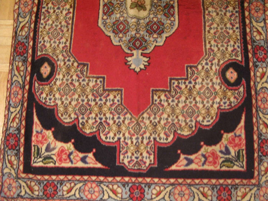 2' 5" x 3' 8" Persian Bijar Rug image 7