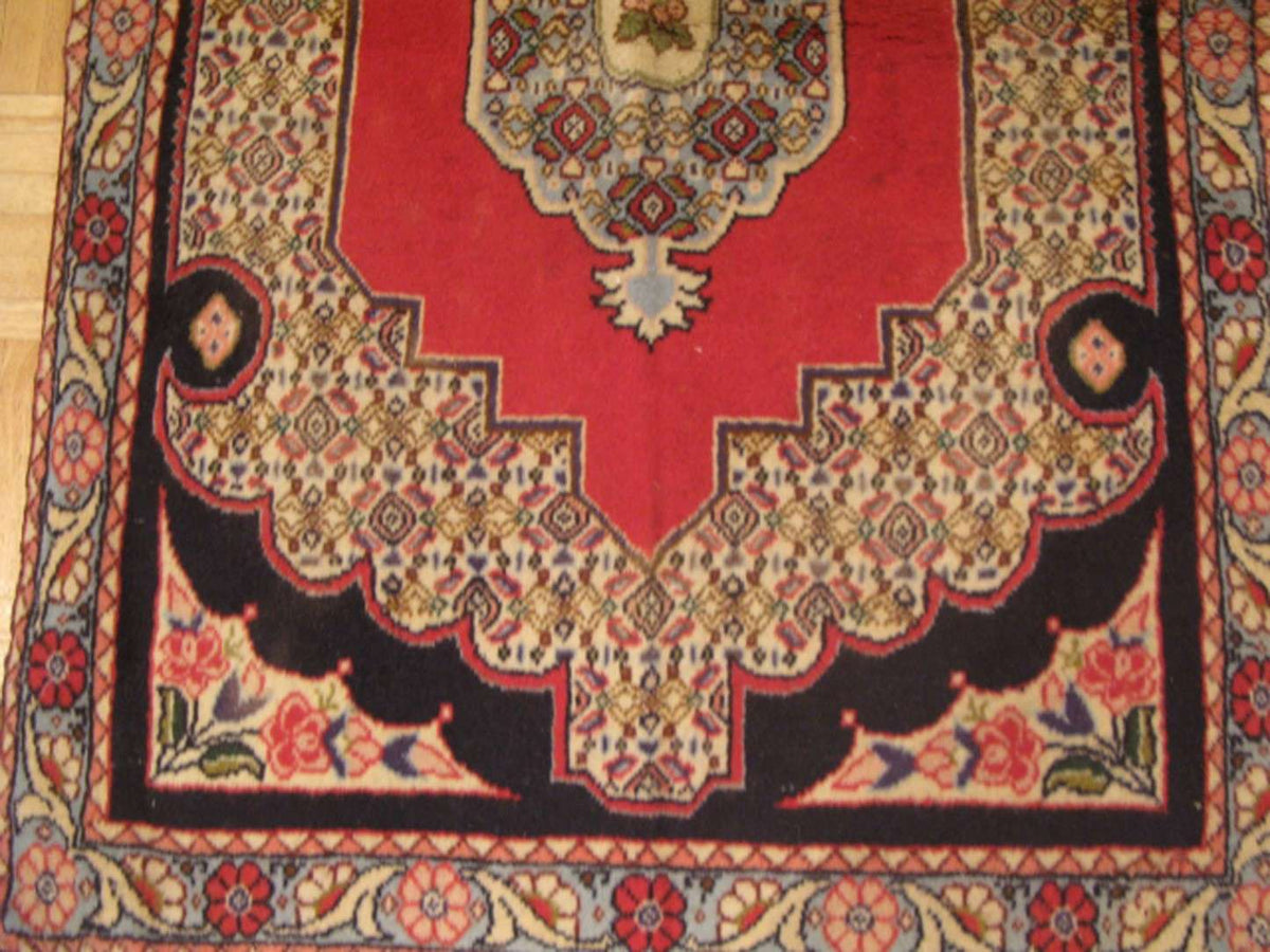 2' 5" x 3' 8" Persian Bijar Rug image 7