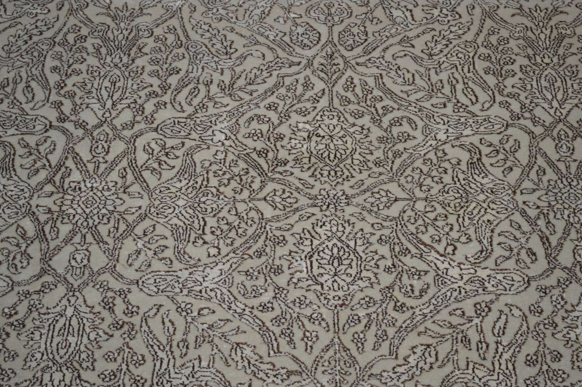 6' 2" x 8' 8" India Tabriz Rug image 11