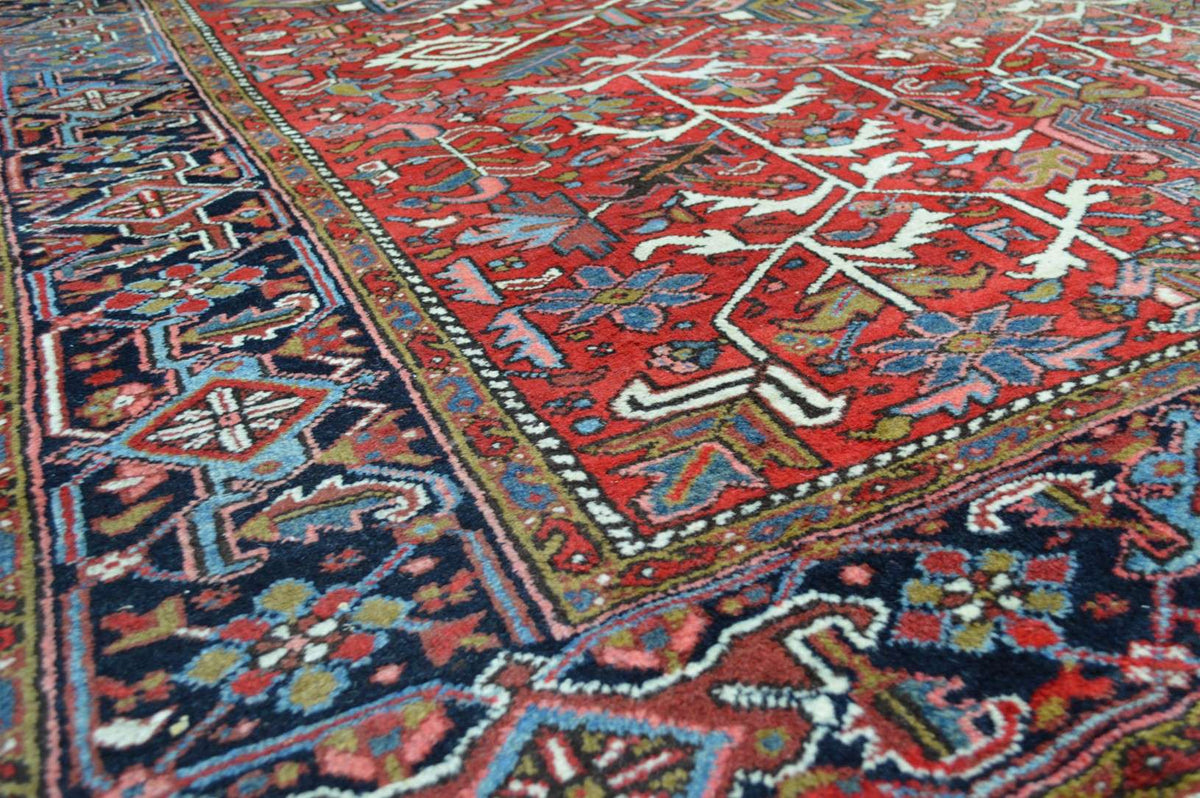 7' 9" x 11' 6" Persian Heriz Rug image 3
